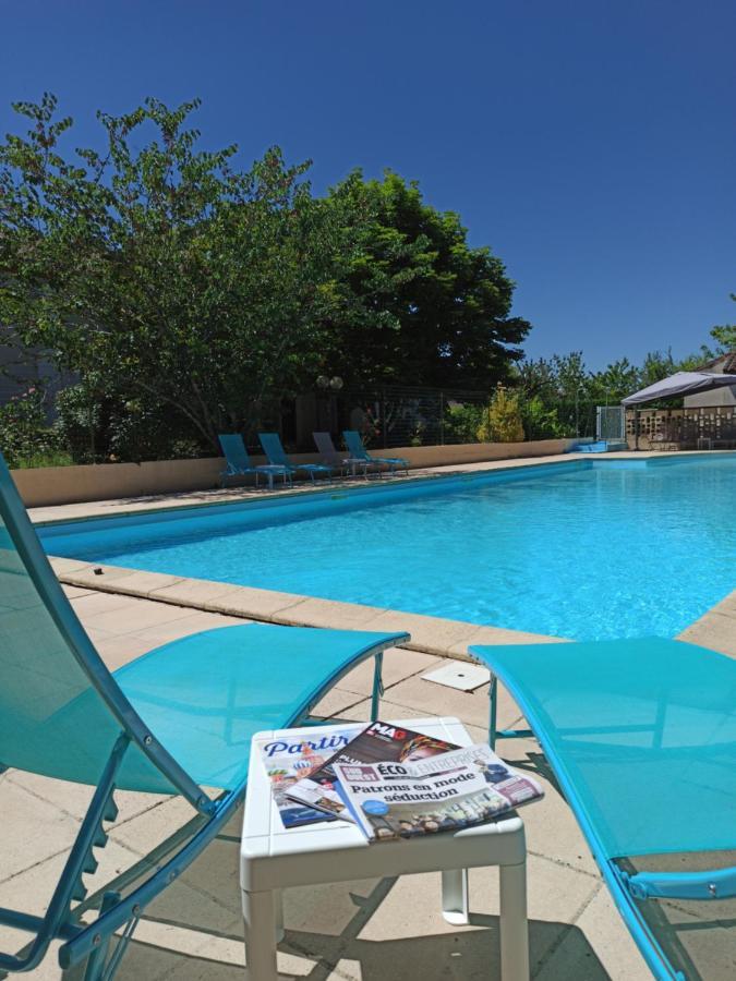 Logis Hotel Le Prince Noir Сериньяк-сюр-Гарон Экстерьер фото