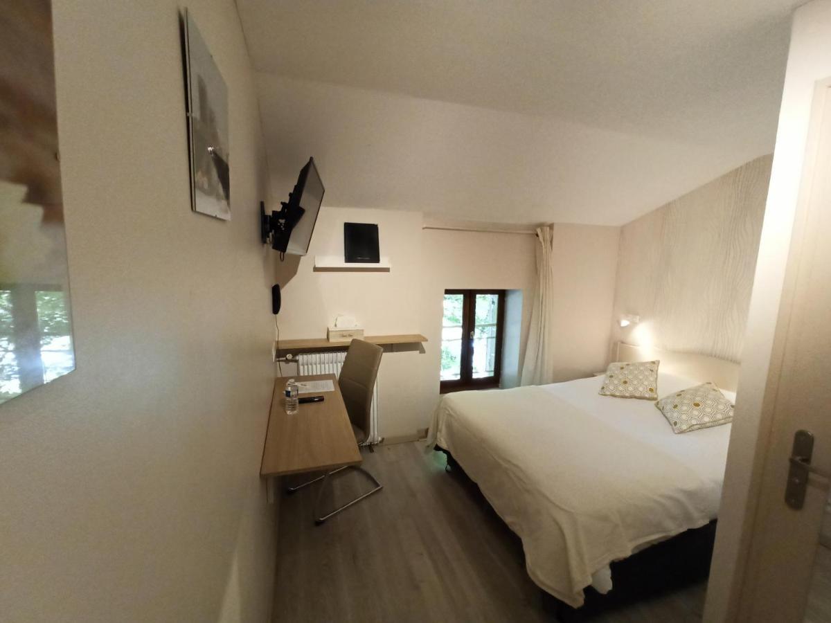 Logis Hotel Le Prince Noir Сериньяк-сюр-Гарон Экстерьер фото