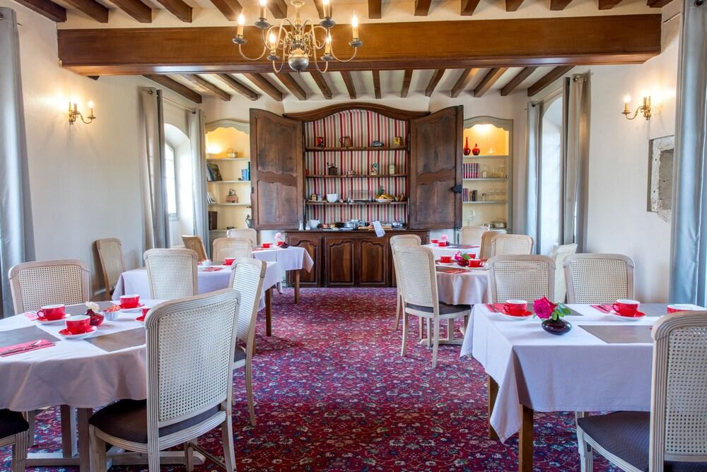 Logis Hotel Le Prince Noir Сериньяк-сюр-Гарон Экстерьер фото