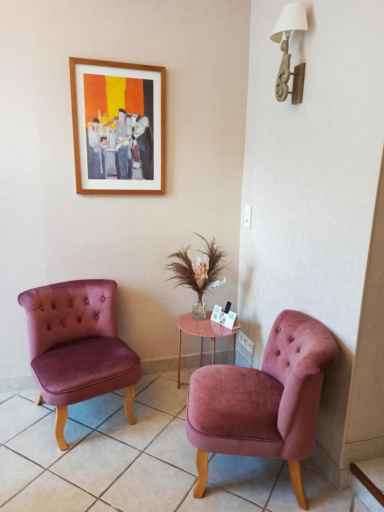 Logis Hotel Le Prince Noir Сериньяк-сюр-Гарон Экстерьер фото