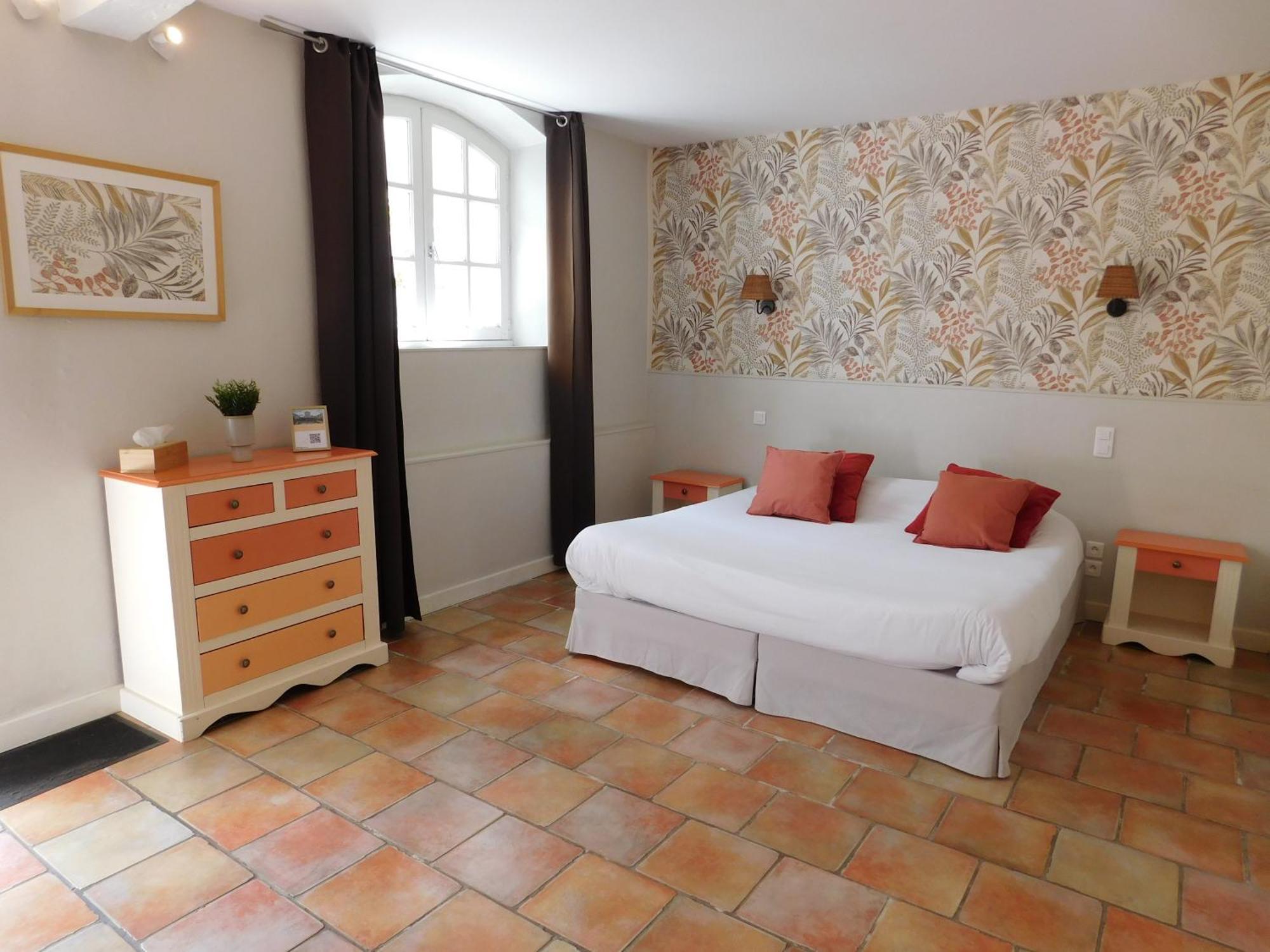 Logis Hotel Le Prince Noir Сериньяк-сюр-Гарон Экстерьер фото