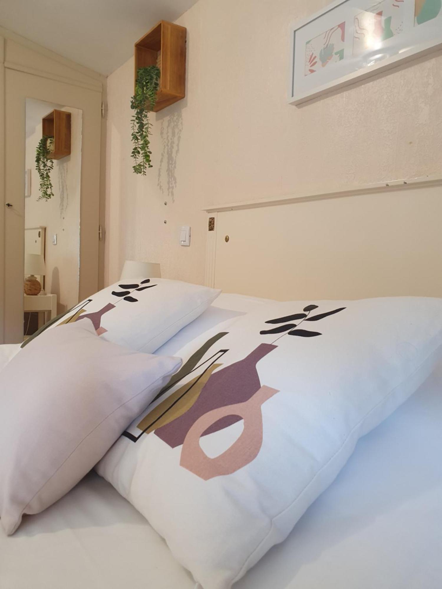 Logis Hotel Le Prince Noir Сериньяк-сюр-Гарон Экстерьер фото