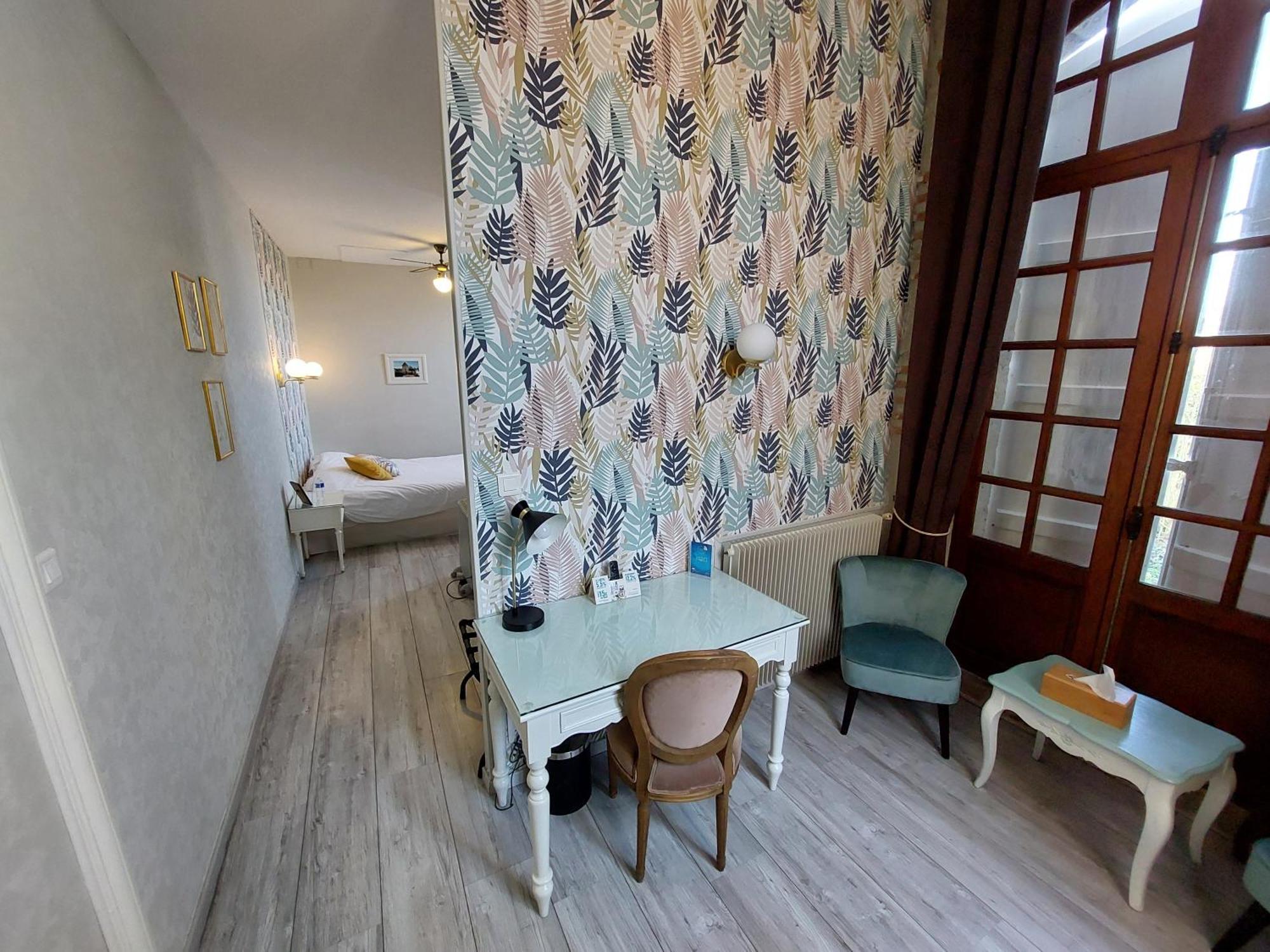 Logis Hotel Le Prince Noir Сериньяк-сюр-Гарон Экстерьер фото