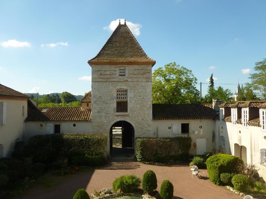 Logis Hotel Le Prince Noir Сериньяк-сюр-Гарон Экстерьер фото