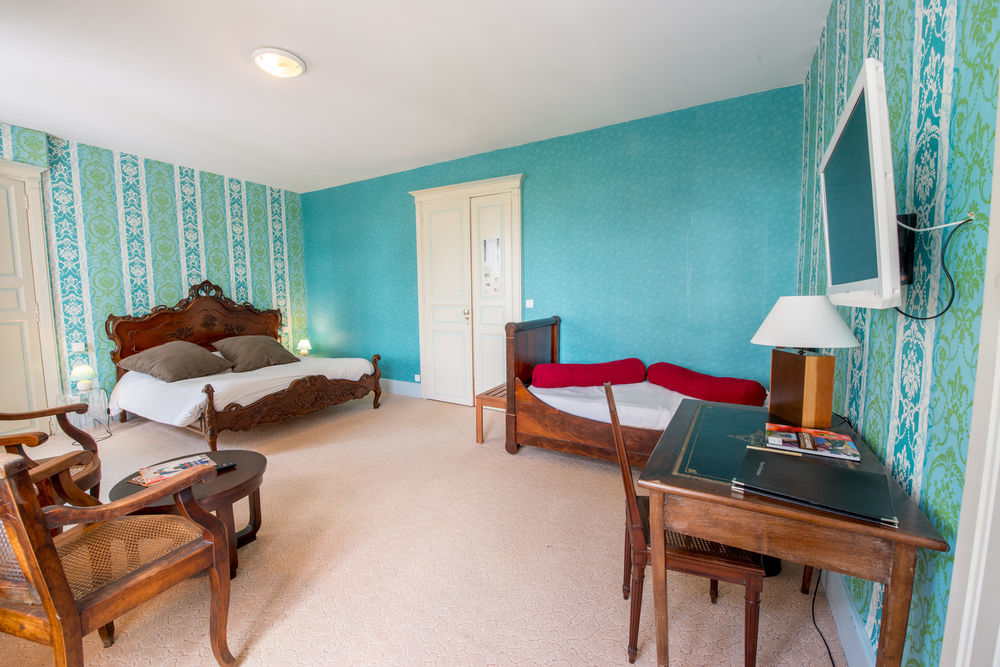 Logis Hotel Le Prince Noir Сериньяк-сюр-Гарон Экстерьер фото